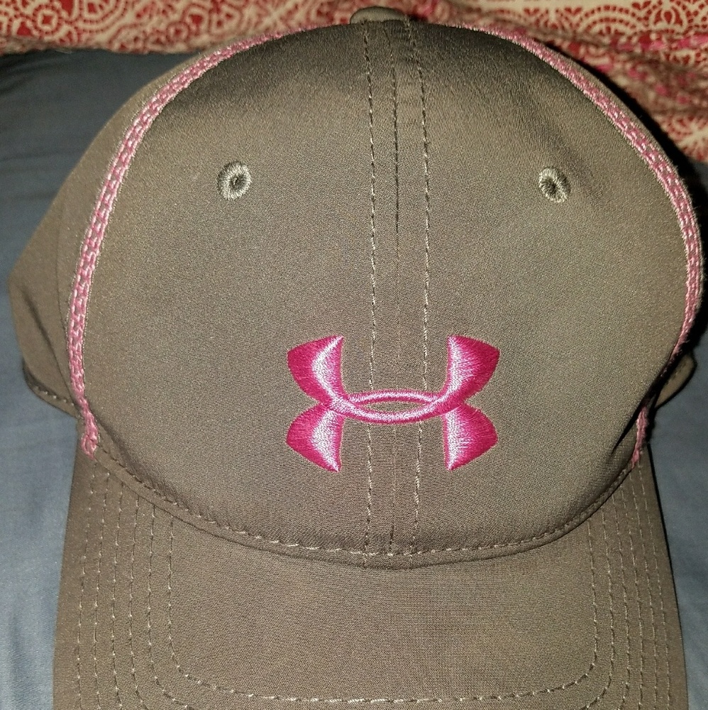 Woman's lightweight Under Armour hat